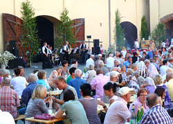 Weinfest im Weingut Hubertus Triebe in Wrchwitz zum 161. Kleefest mit den Steigraer Musikanten am 17.06.2012